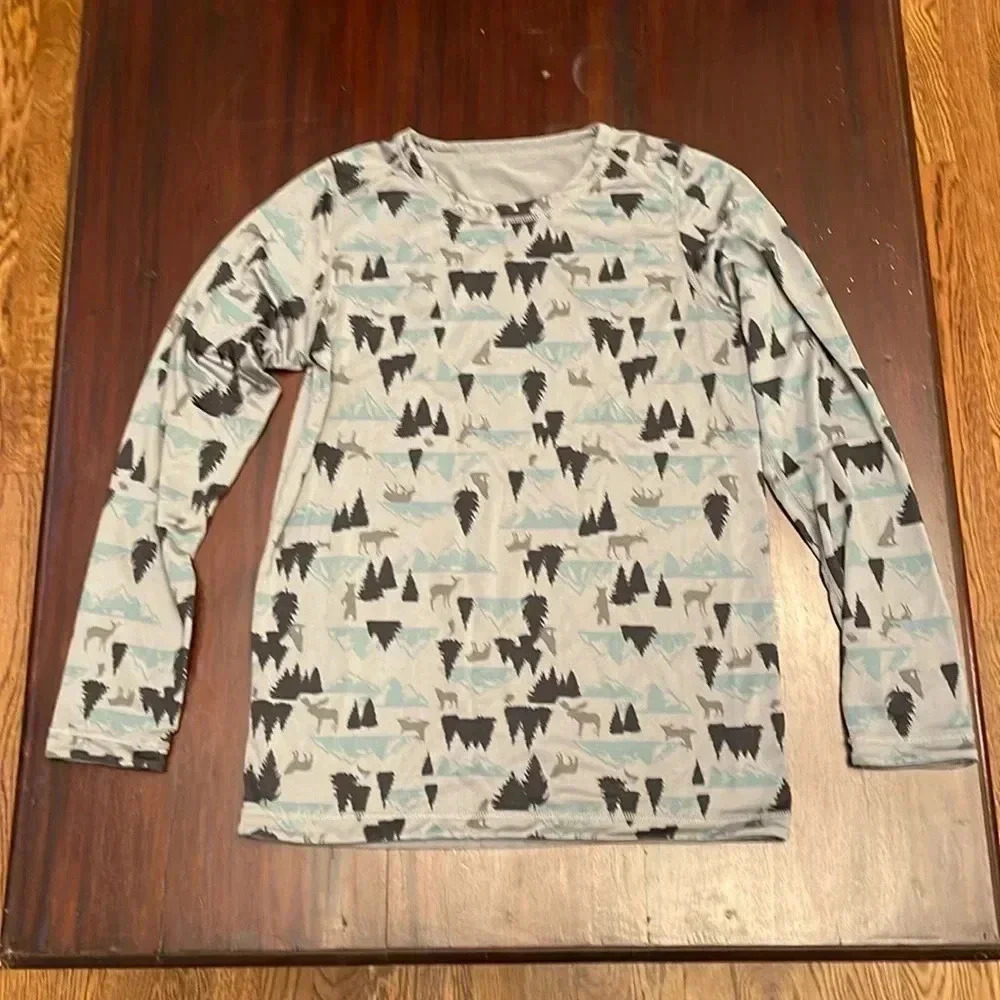 Magellan baselayer, moose and wolf print shirt youth size large